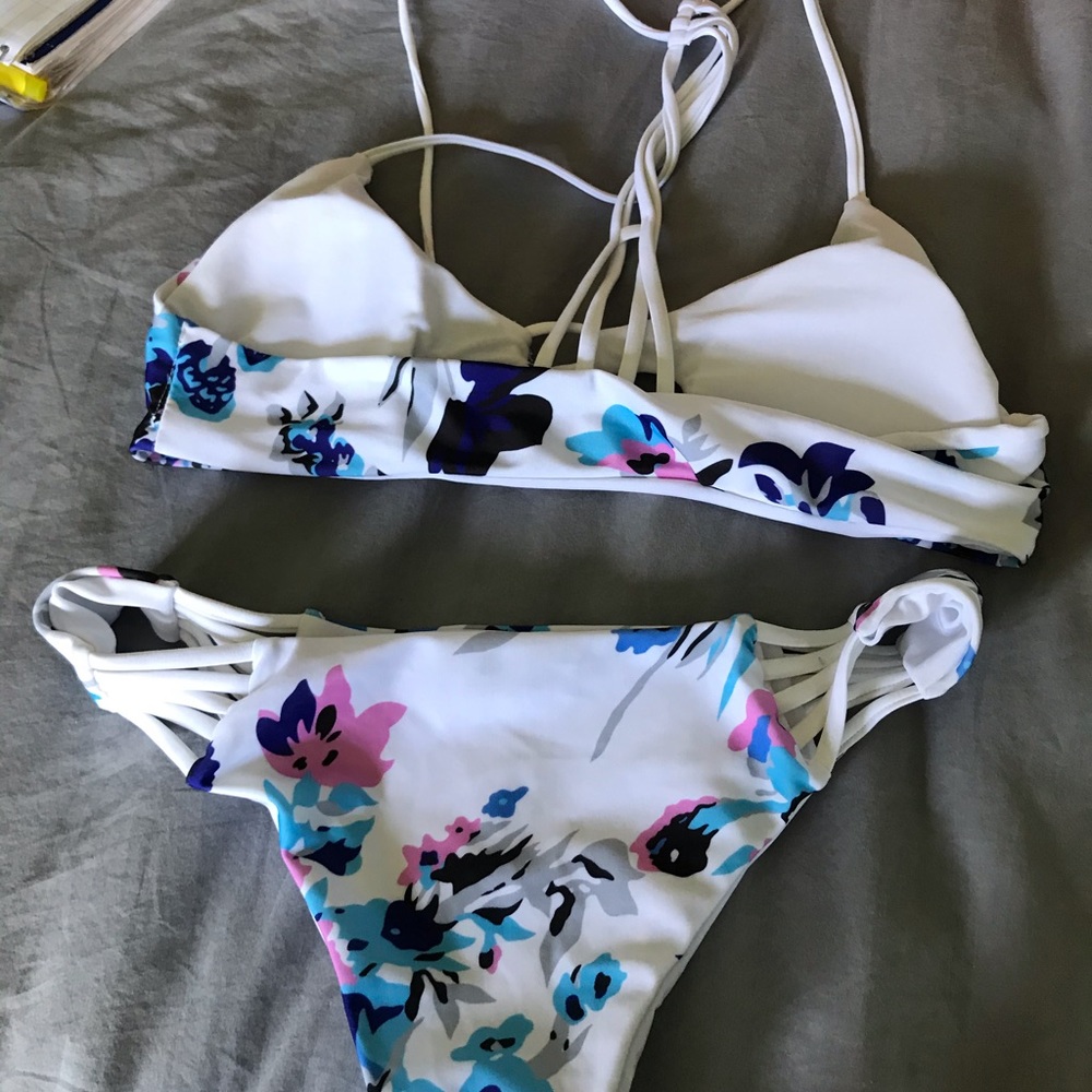 Floral bikini - Picture 2 of 4